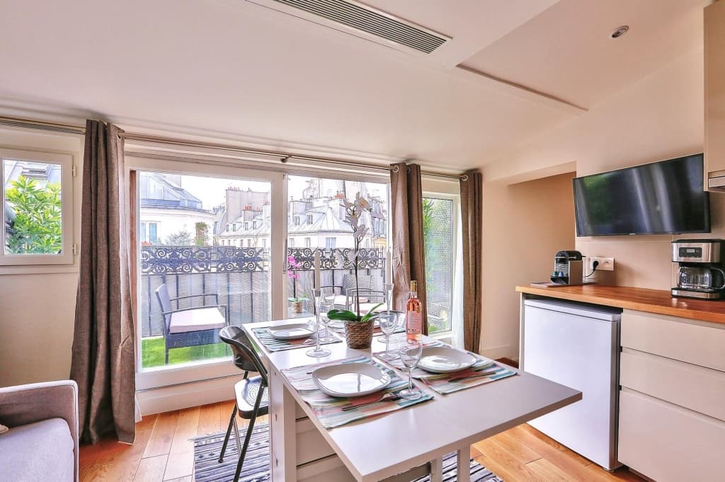 B 368 - TERASSE PERLE RARE - Quartier Latin 8
