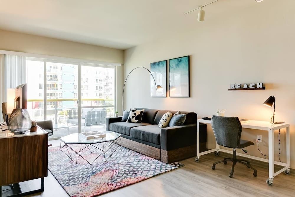 Walk to Venice Beach From a Sleek Apartment 19