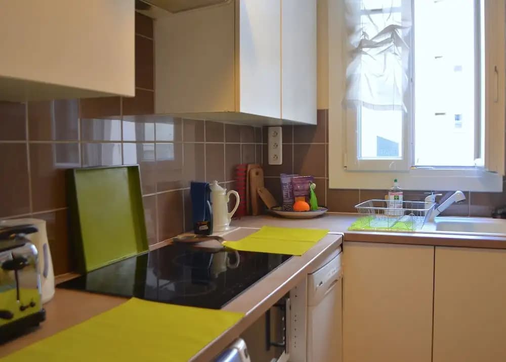 Bright Montmartre 1 Bedroom Flat 3