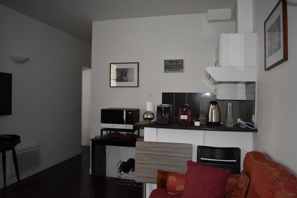 Simplistic 1 Bedroom Apartment in 17th 2