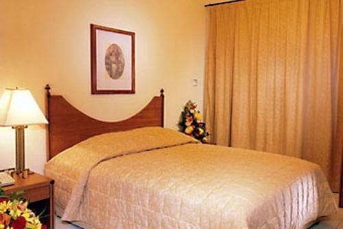 Le Meridien Residence Baniyas Square 1