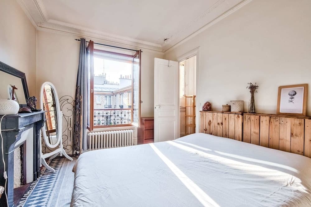 Charming Apartment for 2 in the 12th District 2