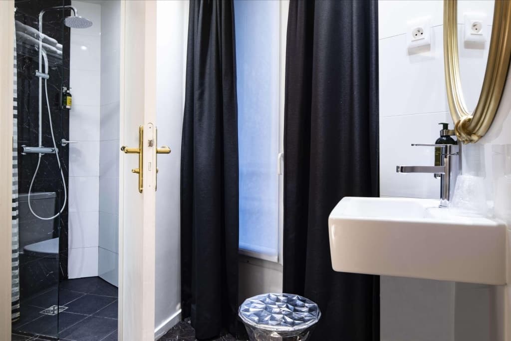Hotel Montparnasse St Germain 15