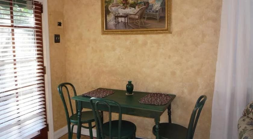 Woodland Hills Calabasas Guesthouses 5