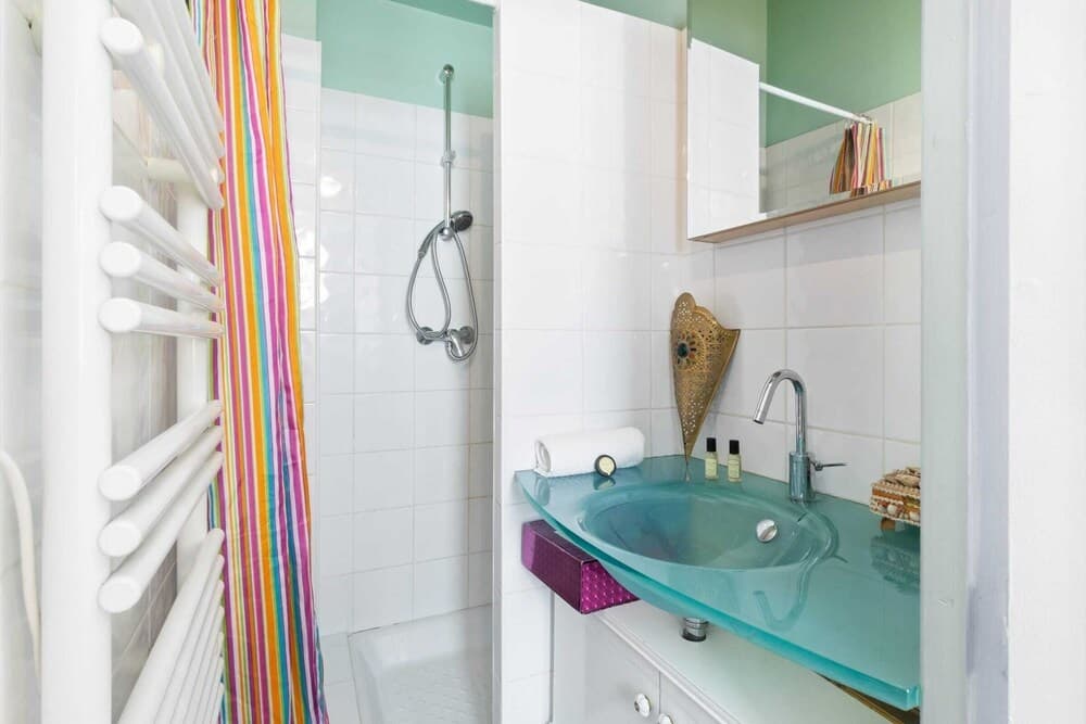 Stylish Vintage 3BR Apartment in Le Marais by GuestReady 10