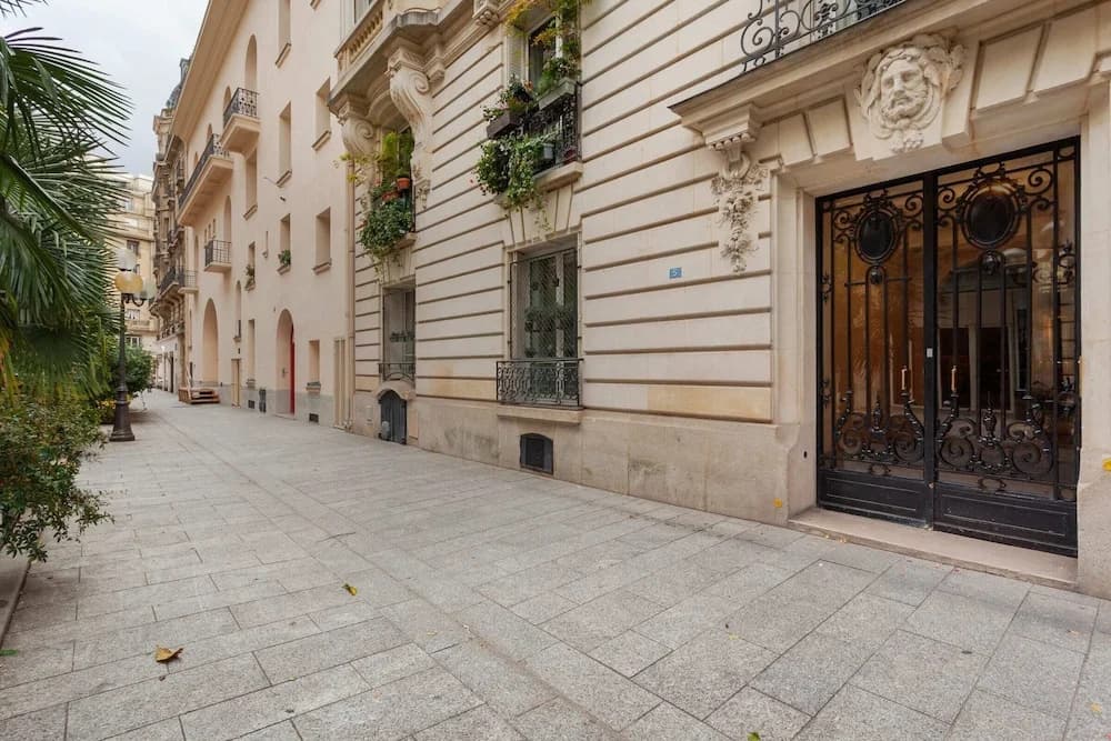 Beautiful Lavish Apartment for 6 in Paris VII by Guestready 20