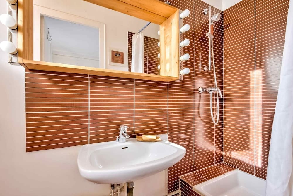 Charming Apartment for 2 in the 12th District 7
