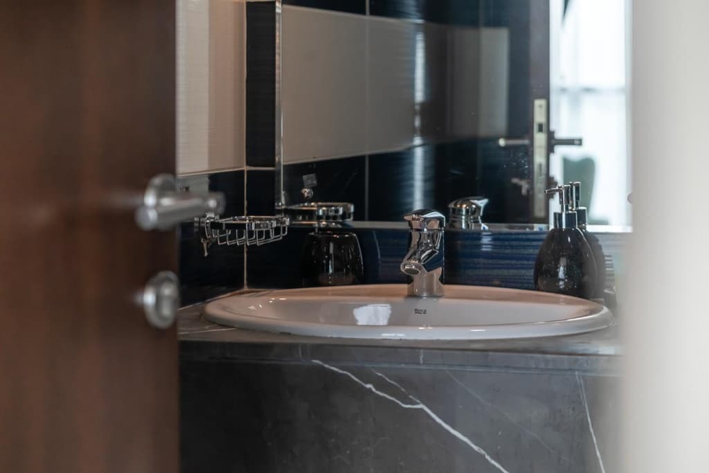 Luxury 1B flat in Oudah Tower 5