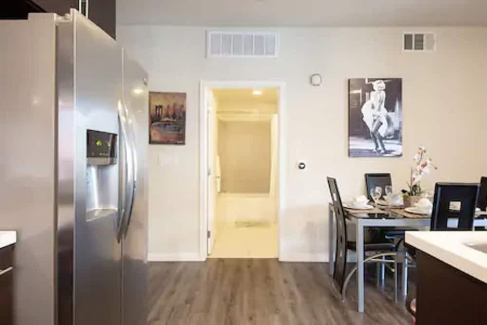 Downtown LA Fully Furnished Apartment 15