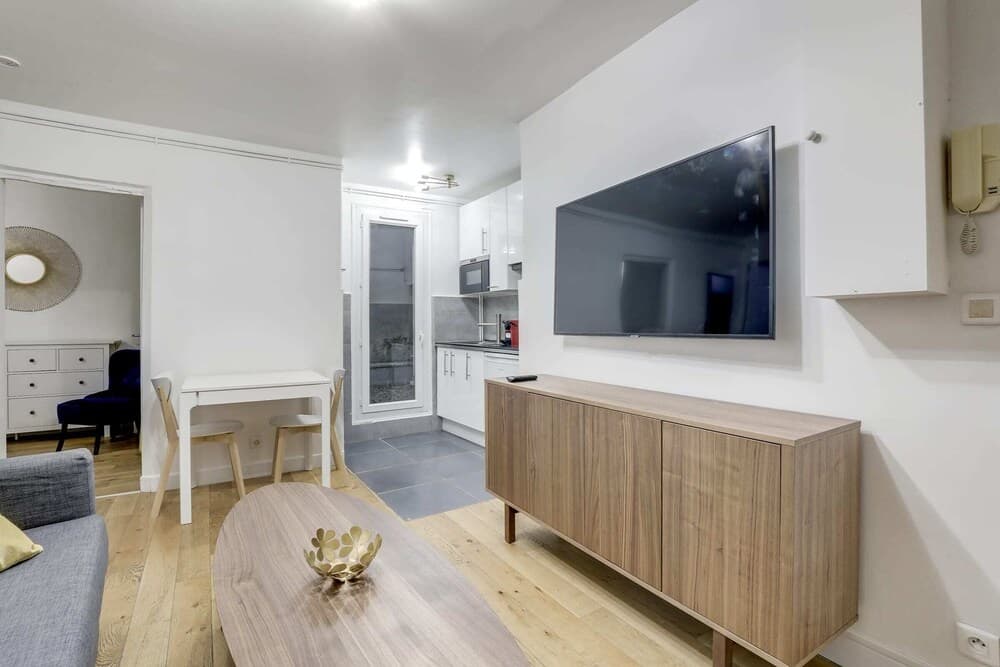 Magnificent Apartment Near Republique 12