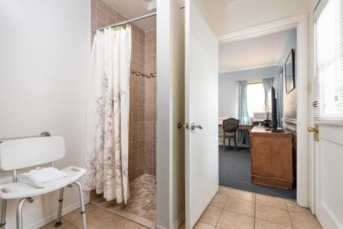 Wilshire Motel 18