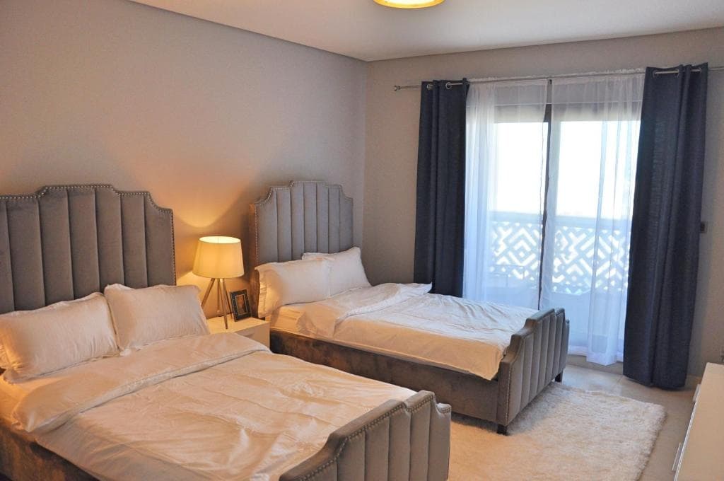 Spacious 4 bd and 2 bd apartments with amazing Sea view 1