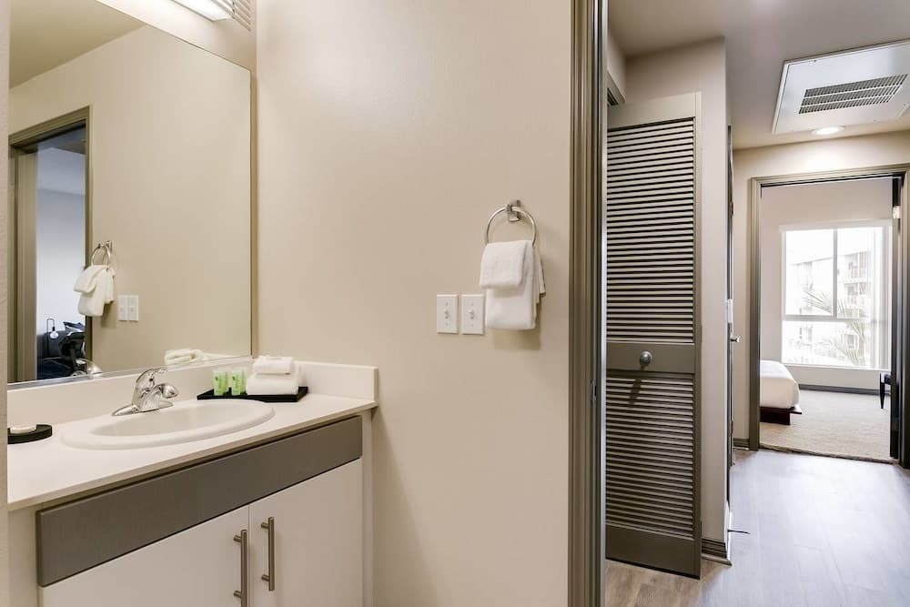 1-Bdrm Hideaway Marina Del Rey 5