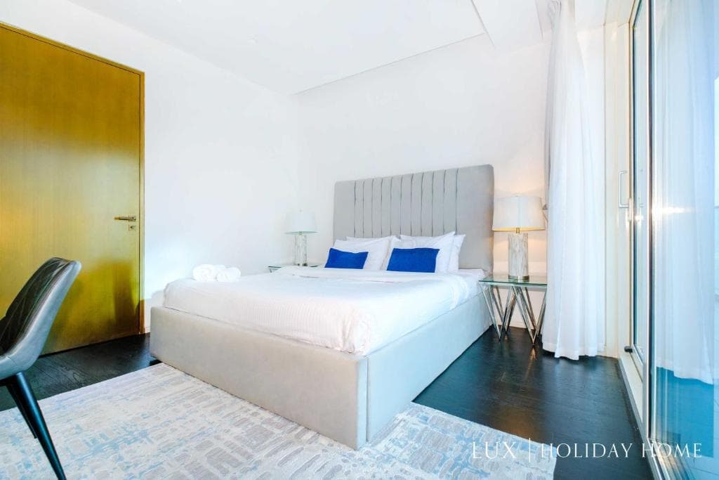LUX - Lavish Suite with Full Palm Jumeirah View 2 8