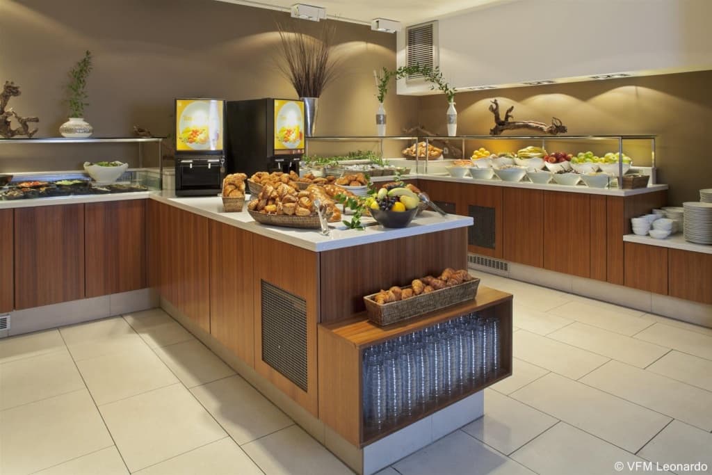 Crowne Plaza Paris Republique, an IHG Hotel 2