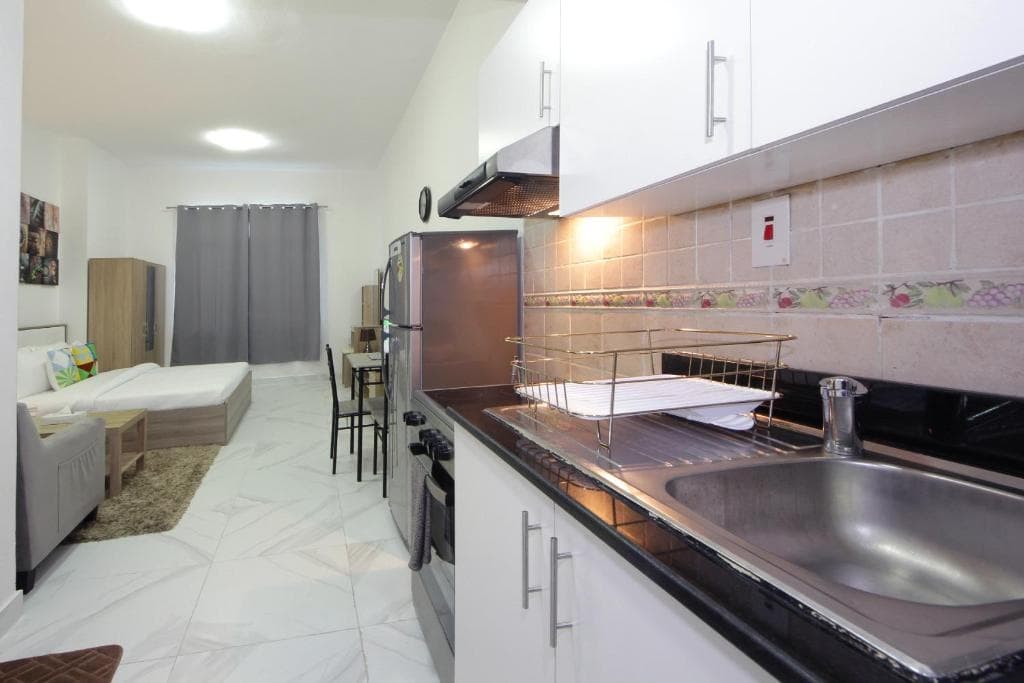 Signature Holiday Homes - Furnished Studio in Palace Tower 2, Silicon Oasis 12