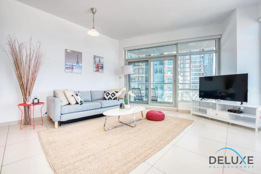 One Bedroom Apartment in The Lofts Central, Downtown by Deluxe Holiday Homes 3