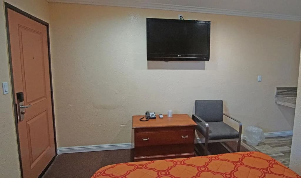 Rosa Bell Motel - Los Angeles 13