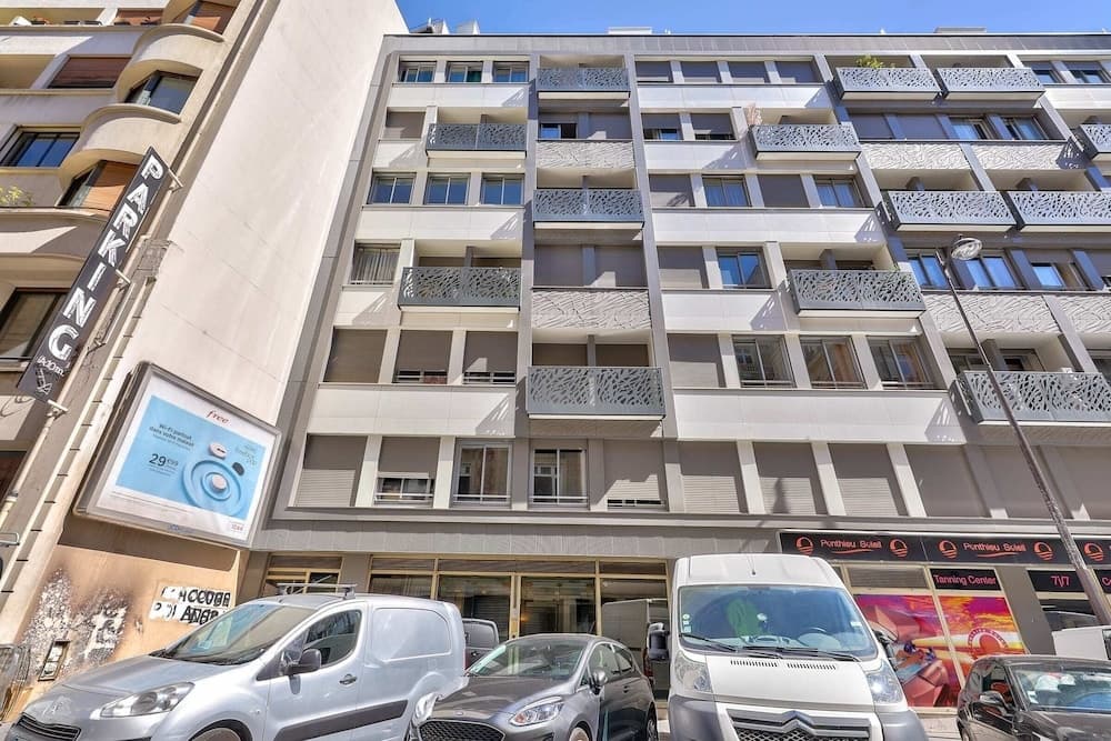 Charming 2 Room Apartment With Balcony - Paris 8ème 4