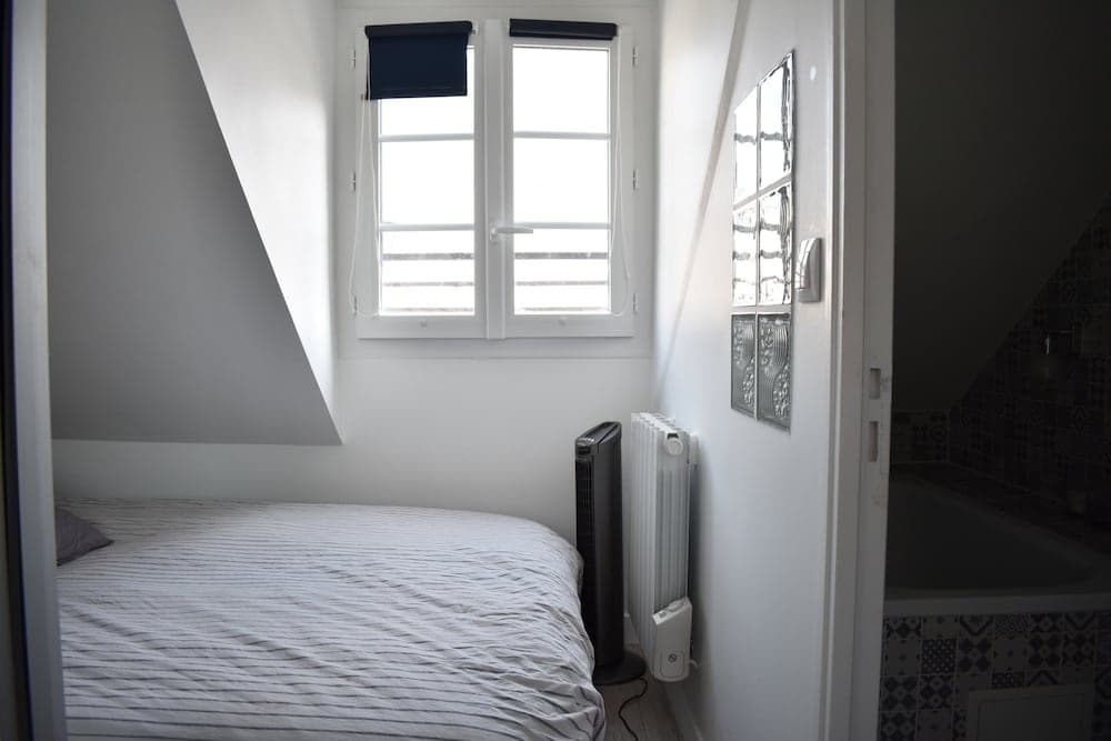 Cosy Renovated 1 Bedroom Apartment in 10th 5