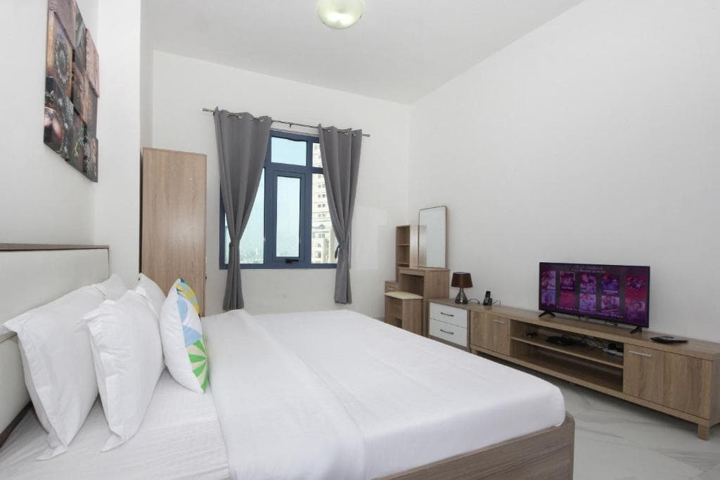 Signature Holiday Homes - Furnished Studio in Palace Tower 2, Silicon Oasis 2