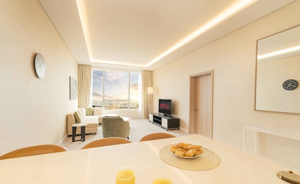 LUX Iconic Views at The Palm Tower 7 4