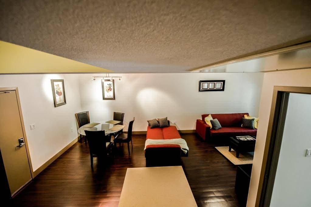 Hollywood and Highland Apartment 3