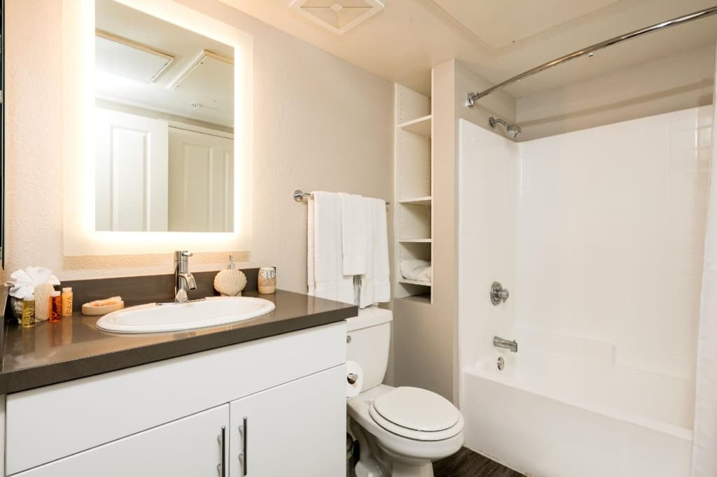 Hotel Style Furnished Suites in LA Beach Area 5