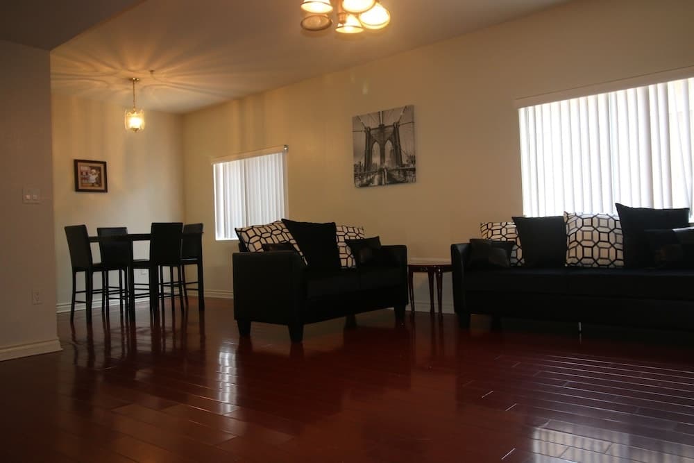 Gorgeous 2BD Apartment 7