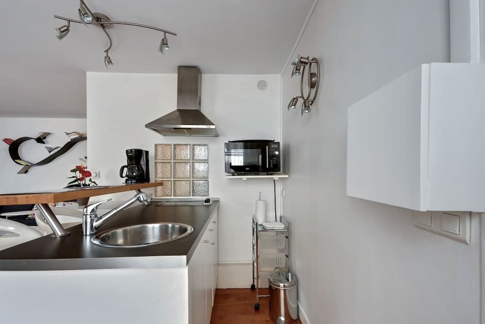 3 people apartment - Paris center by Weekome 6