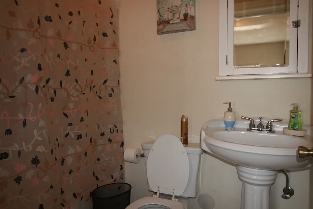 Gorgeous 2BD Apartment 10