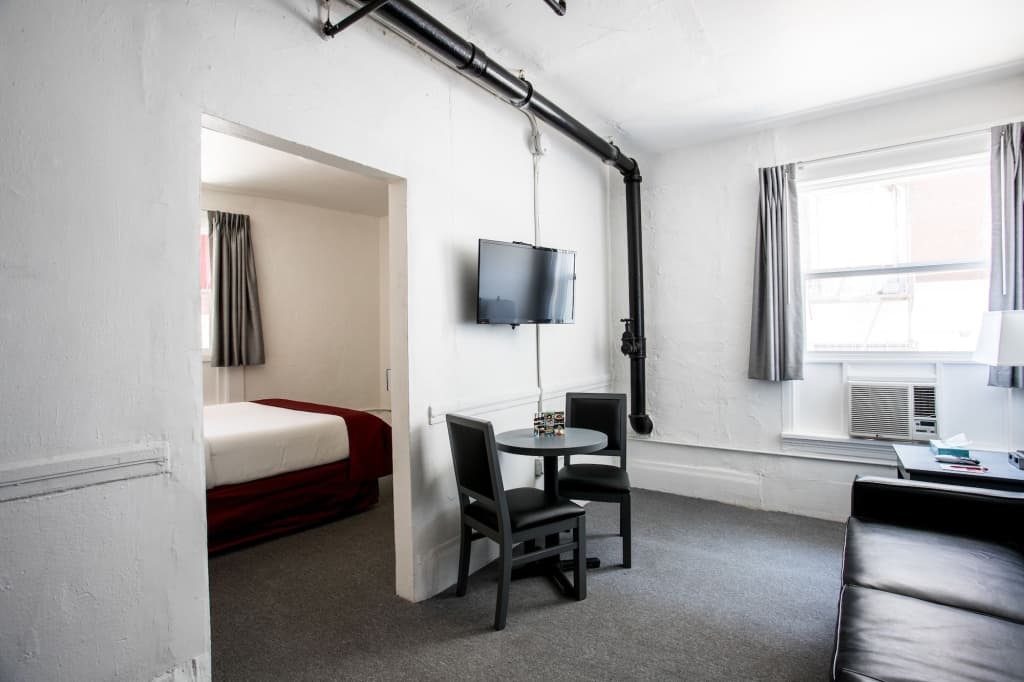 American Hotel 4