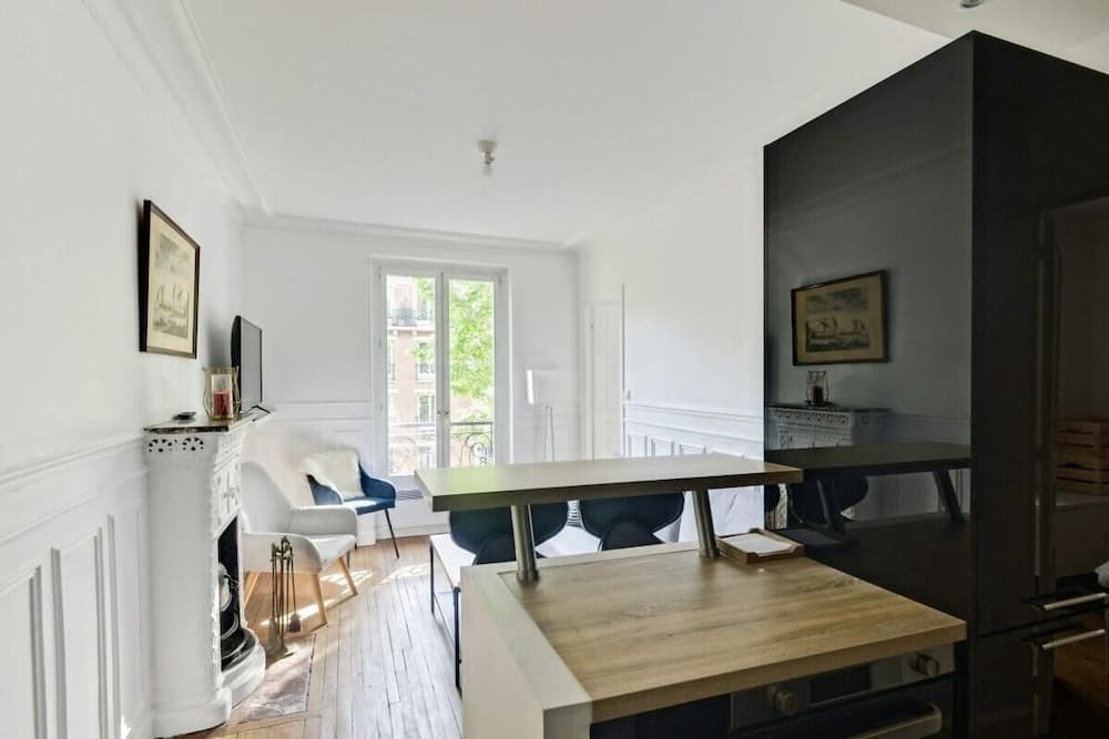 Modern Apartment nr Sacré Coeur for 6p 15