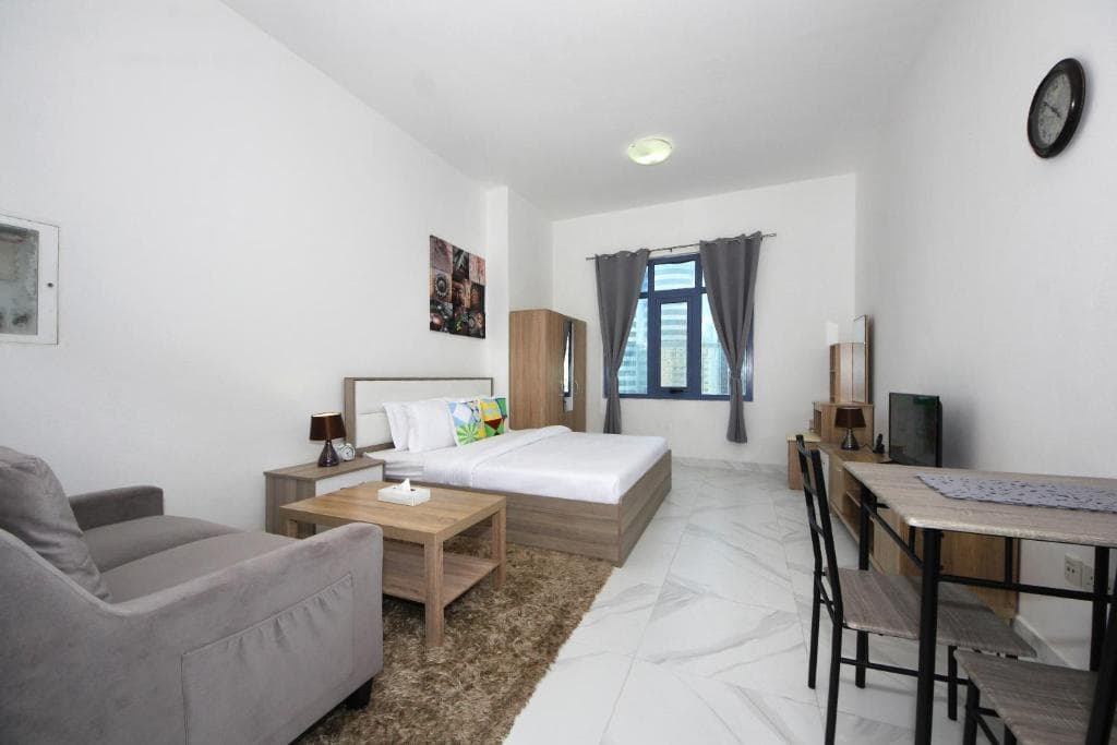 Signature Holiday Homes - Furnished Studio in Palace Tower 2, Silicon Oasis 8