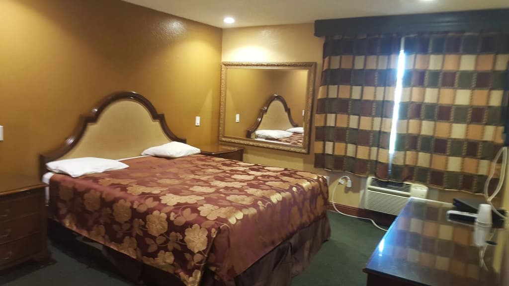 Central Inn Motel on 41 Street 13