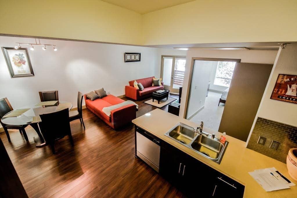 Hollywood and Highland Apartment 5