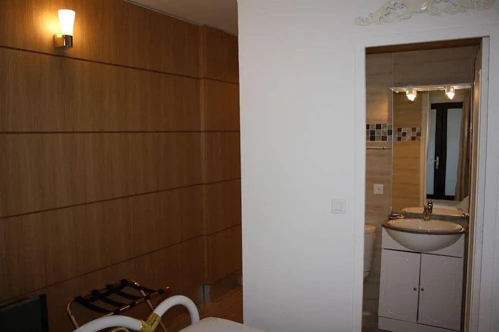 Studio Paris Saint Charles 9