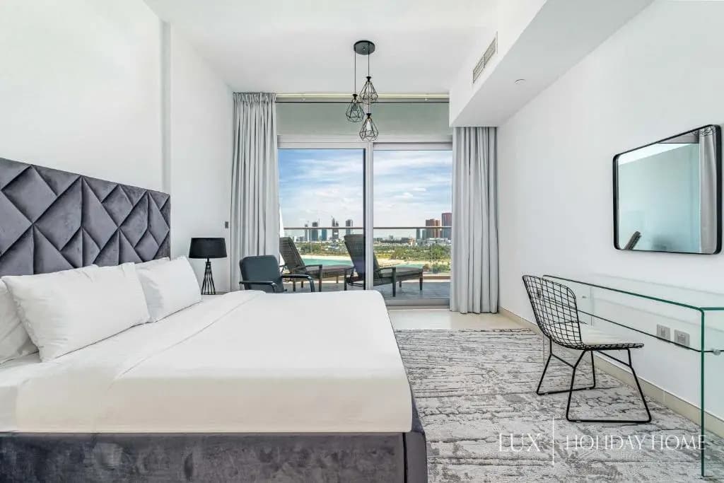 LUX - Opulent Island Suite Burj Khalifa View 1 2