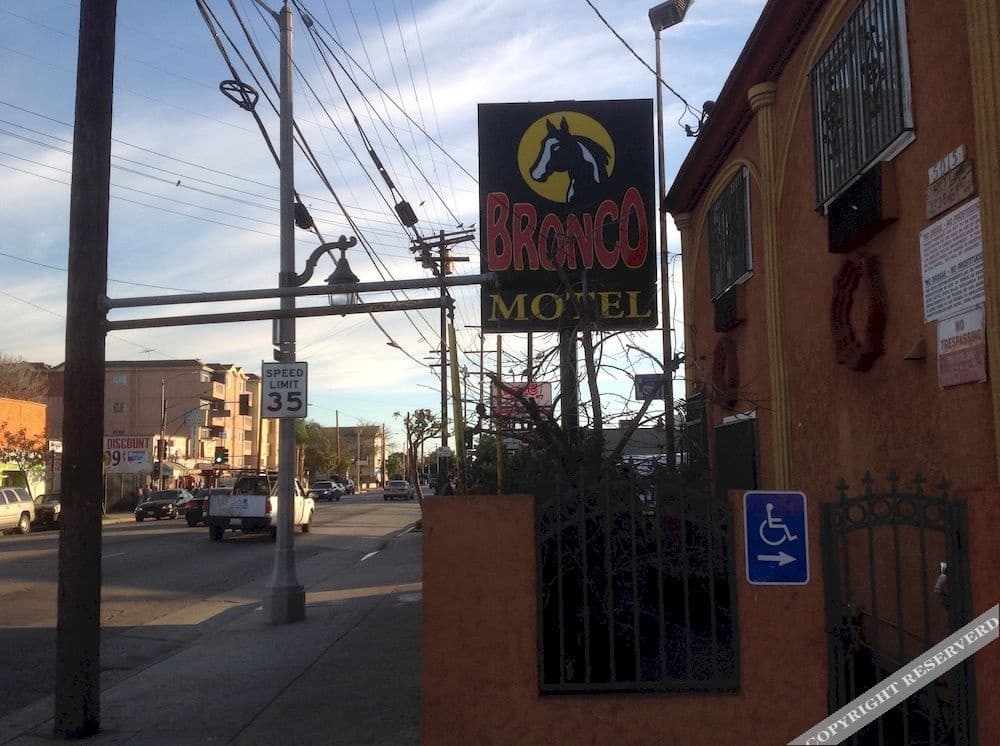 Bronco Motel South Central 11