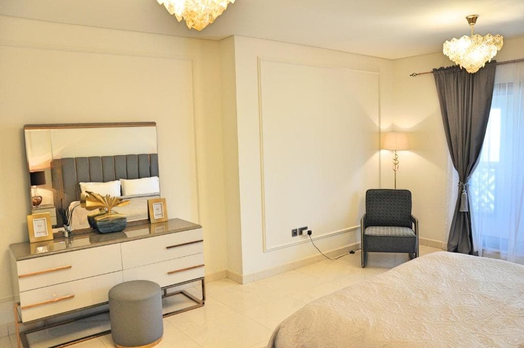 Spacious 4 bd and 2 bd apartments with amazing Sea view 13