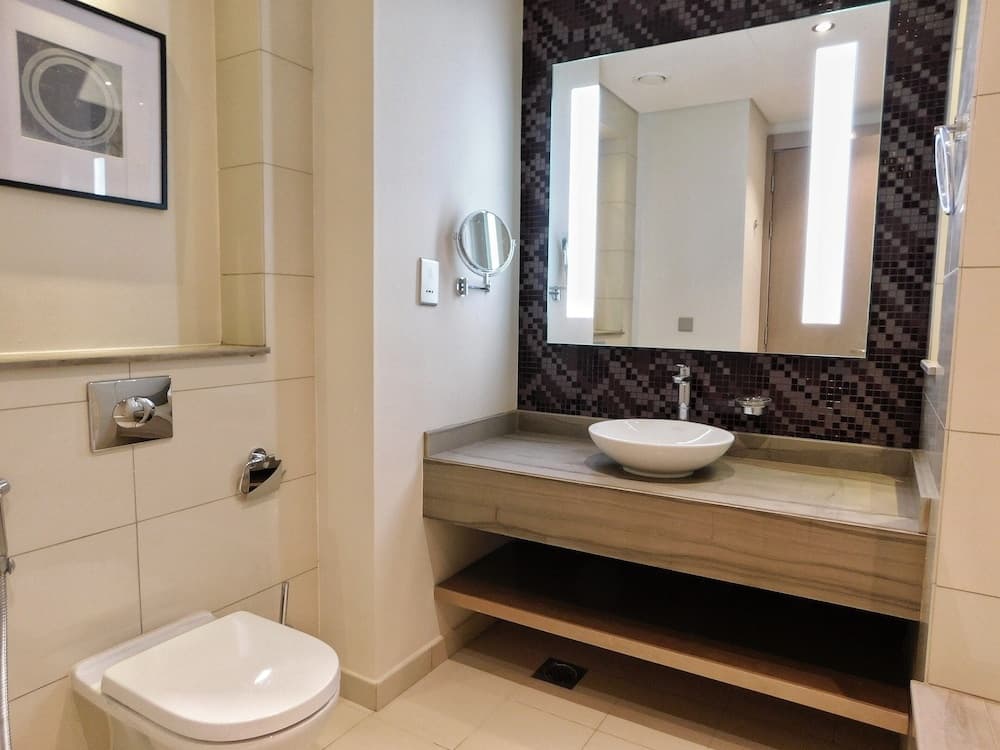 Luton Vacation Damac Paramount Tower 5