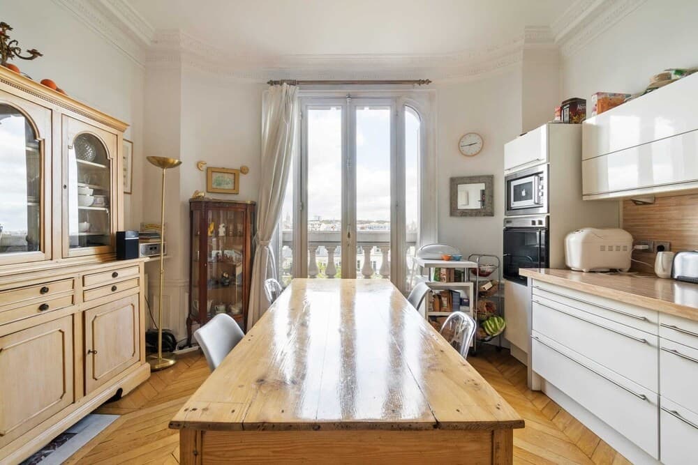 Stylish Vintage 3BR Apartment in Le Marais by GuestReady 12