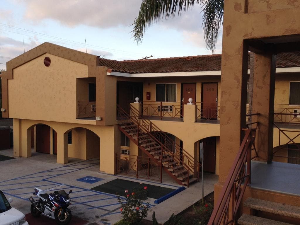 Crescent Inn 4