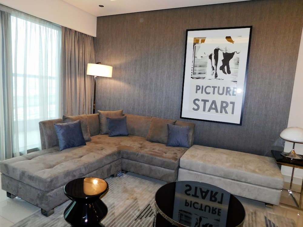 Luton Vacation Damac Paramount Tower 13