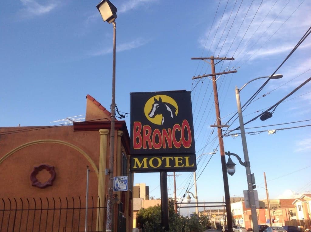Bronco Motel South Central 6