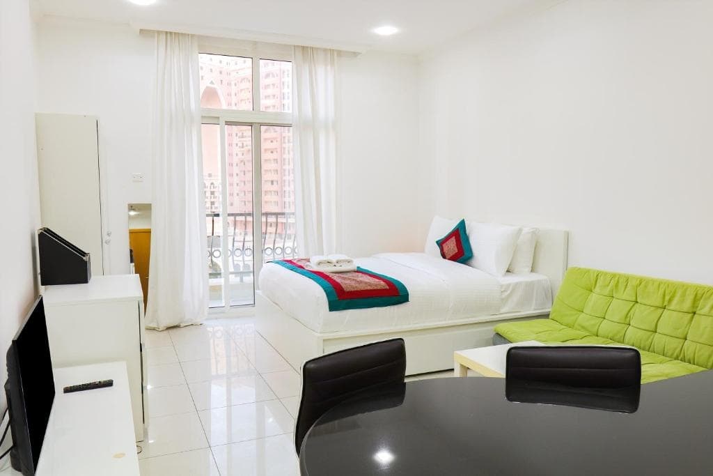 Signature Holiday Homes - Furnished Studio in Spring Oasis 1