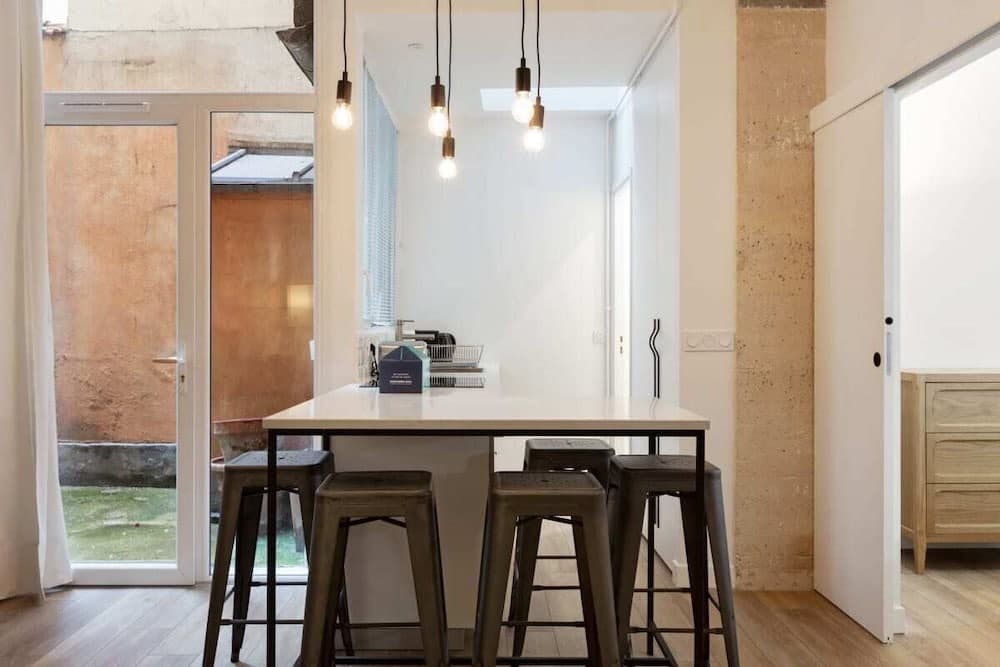Chic & Contemporary Apartment With Two Bedroom 16