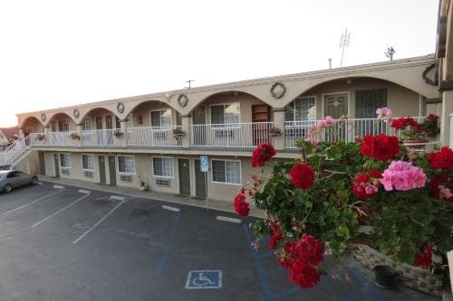 Foxys Den Motel 2