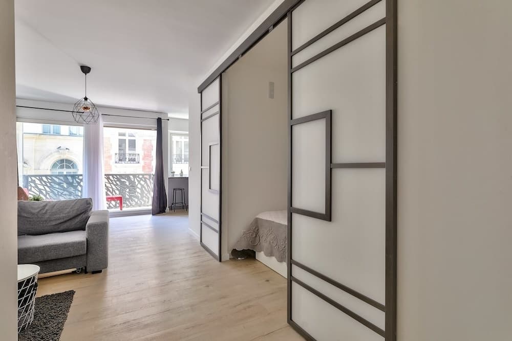 Charming 2 Room Apartment With Balcony - Paris 8ème 6