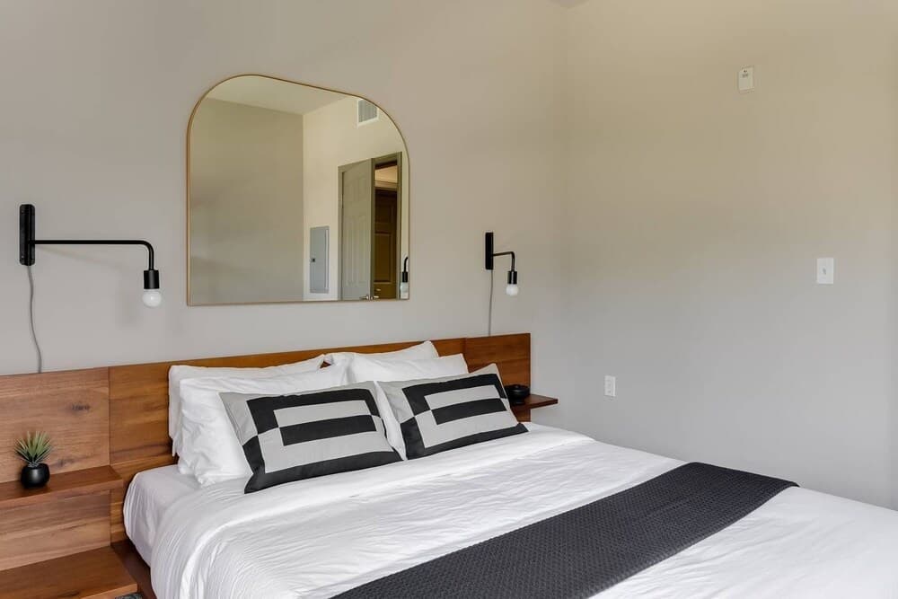 Stunning Venice Retreat! Beach Pool Gym 3